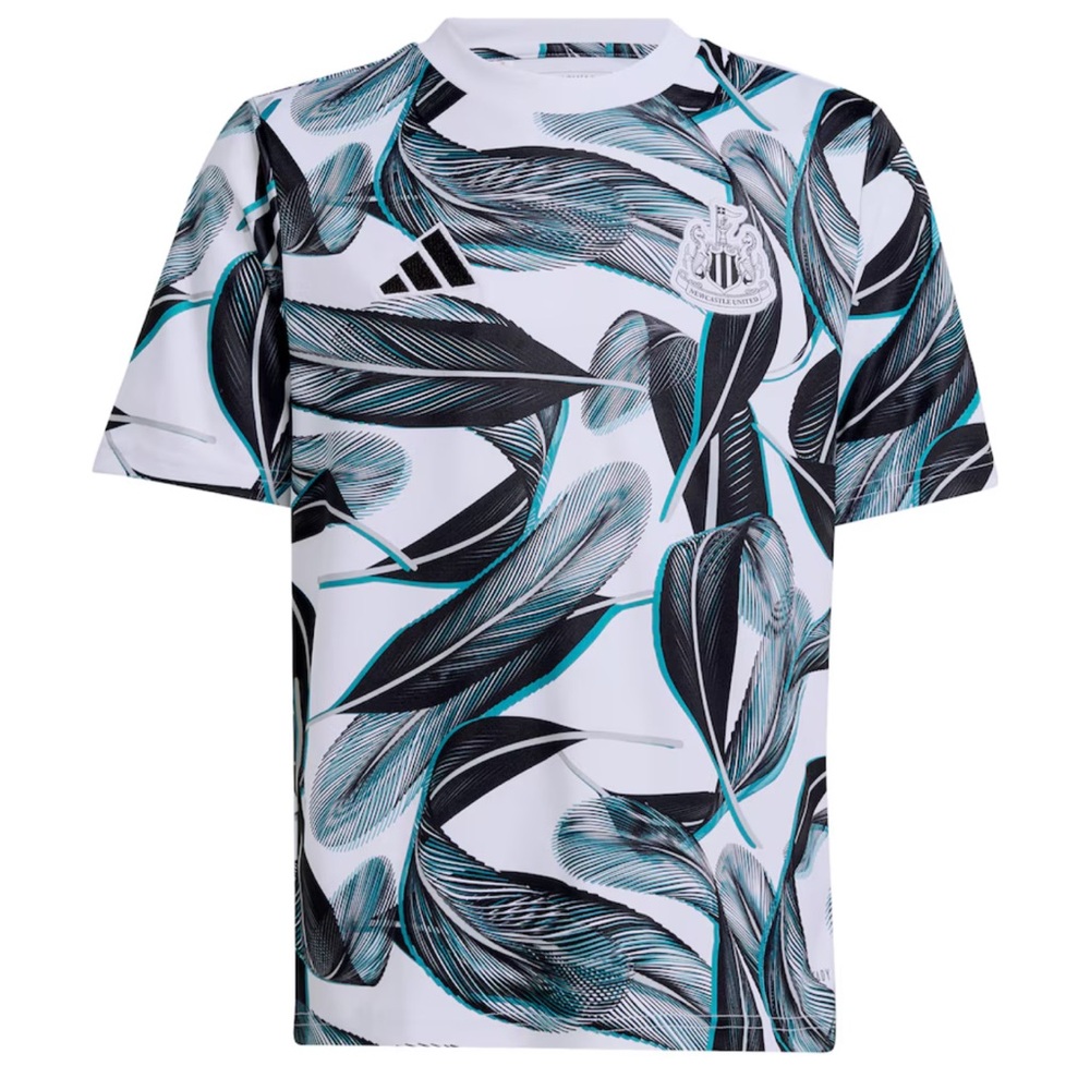 New with tags Adidas Newcastle United FC
Pre-Match Jersey youth medium